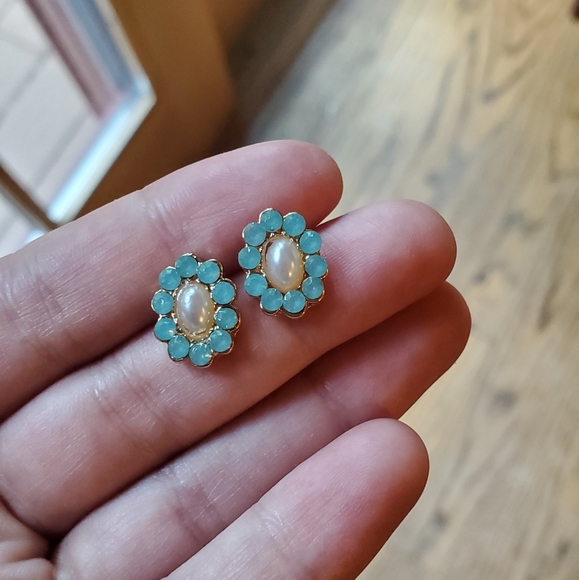 NWOT Pearl Flower Aqua Earrings - Picture 7 of 10